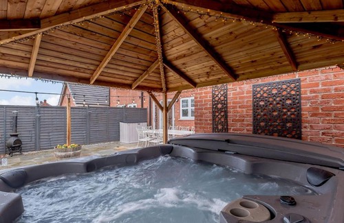 Woodhall Spa House | Honey Bee House