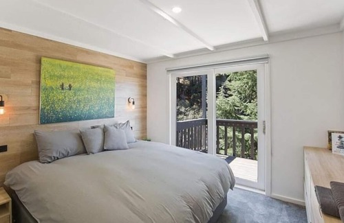 Goughs Bay House | Honey Bee Lodge - Family friendly