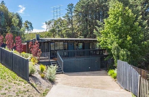 Goughs Bay House | Honey Bee Lodge - The best of Victoria’s stunning High Country!