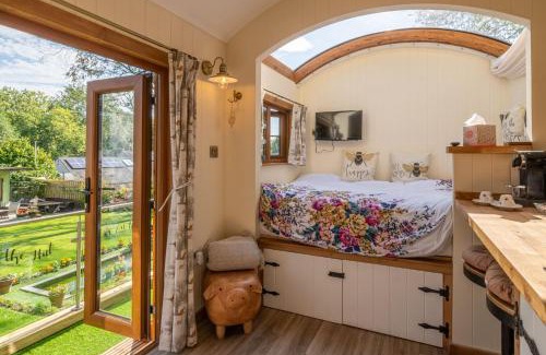 Hawkshead House | Honey Bee Shepherd's Hut - with Woodfired Hot Tub