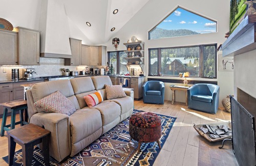Taos Ski Valley House | "Honey Branch Hideaway" Upper Valley 3 Level-Mountain Views-Pet Friendly!