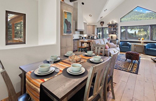 Taos Ski Valley House | "Honey Branch Hideaway" Upper Valley 3 Level-Mountain Views-Pet Friendly!
