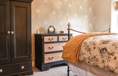 Eshton House | Honey Cottage