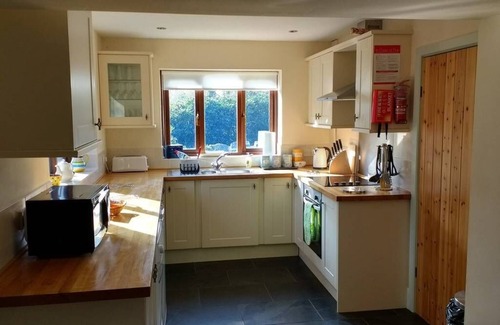 Rhosybol Cottage | Honey cottage is just 3 miles from Amlwch on the northern coast of Anglesey.