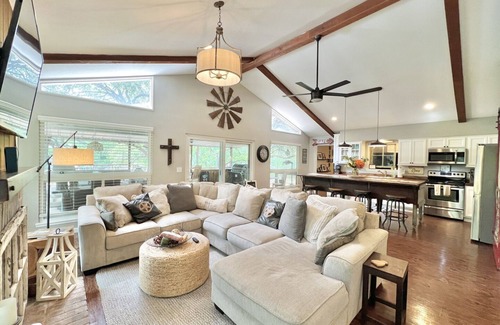 Canyon Lake House | Honey Haus On The Horseshoe (Guadalupe River), across from Whitewater Amphitheater!