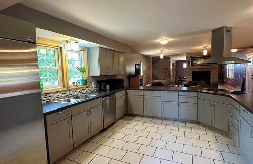 Salem Other | Honey Homestead, 6 bedrooms, sleeps 11! Working farm. Perfect place to unplug.