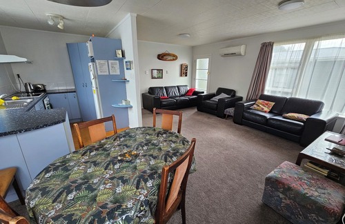 Turangi House | Honey Pot Pool Holiday Home Turangi