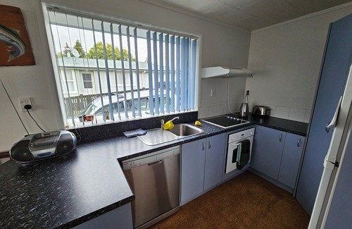Turangi House | Honey Pot Pool Holiday Home Turangi
