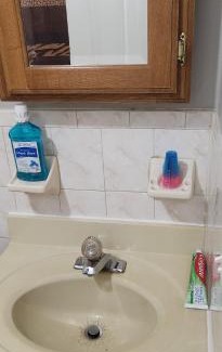 Lower Vailsburg House | Honey queen room 5