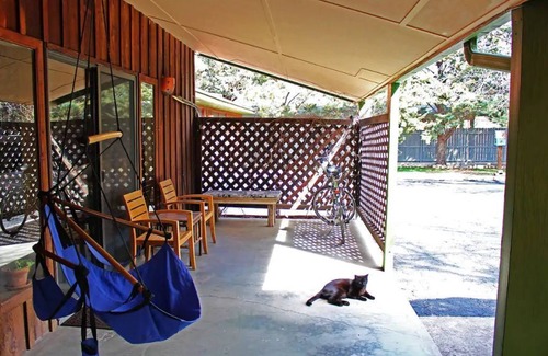 Alpine Apartment | Honey's Suite at The Sage Guesthouse formerly the 19th Hole