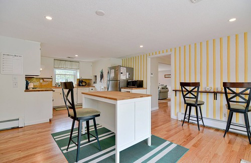 West Yarmouth House | Honeybee Cottage - Colonial Acres Beach