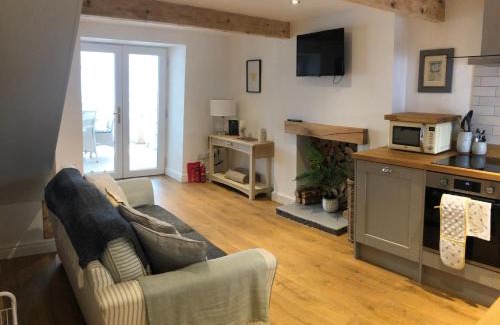 Clitheroe House | Honeybee Cottage, Waddington