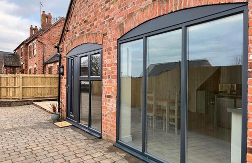 Alton House | Honeyberry Cottage -PART OF ALTON COTTAGES