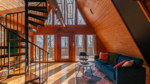 Fairview House | Honeycomb Hideaway by AvantStay Rustic Retreat