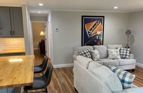 Laurel House | Honeycomb Hideout: Steps from Historic Downtown