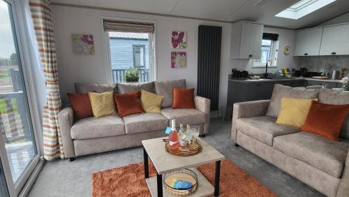Treator House | Honeycomb Lodge - Holiday Home 5 min from Padstow