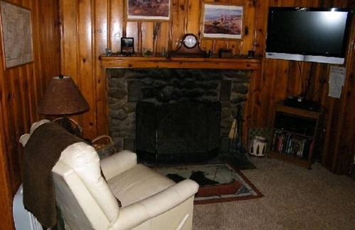 Greer Cabin | Honeymoon Cozy Forest Cabin