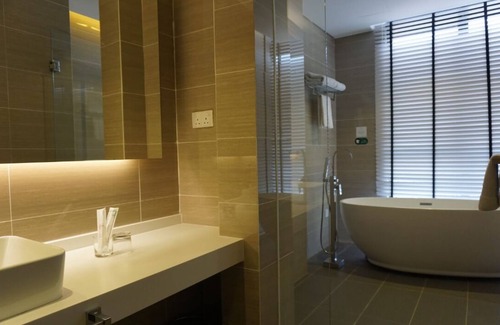 Bunga Paya Pantai Apartment | Honeymoon Haven-5 min to Jonker Street