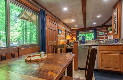 Bryson City Cabin | Honeymoon Hideaway- Affordable Honeymoon Cabin