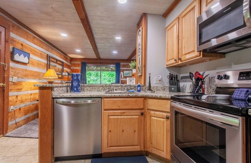 Bryson City Cabin | Honeymoon Hideaway- Affordable Honeymoon Cabin