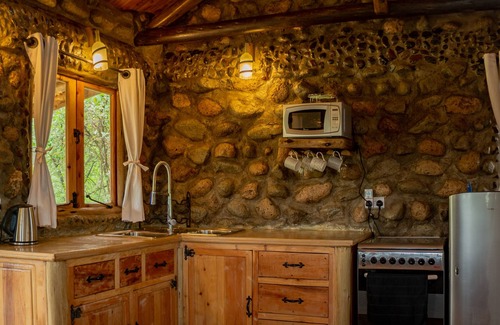 Naivasha Cottage | Honeymoon Hut - Romantic Rustic Luxury