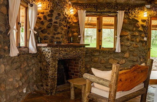 Naivasha Cottage | Honeymoon Hut - Romantic Rustic Luxury