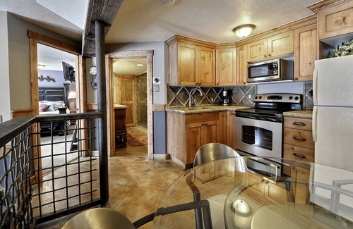 Salt Lake Mountain Resorts Cabin | Honeymoon Ski right into PARADISE! Mountain Bike base camp perfection!