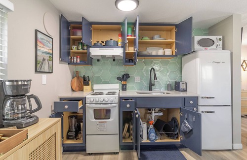 Michigan City Apartment | Honeymooner's Hut: Stylish/Stocked Studio for Two