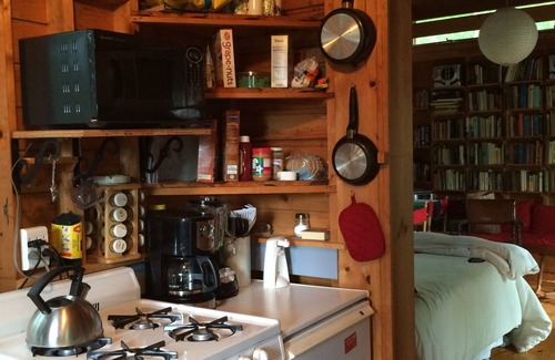 Williston Apartment | Honeymooners/Getaway Studio on Lovely Lake Iroquois near Burlington