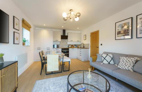 Staple Hill Apartment | Honeysuckle - 1 Bedroom Luxury Apartment by Mint Stays