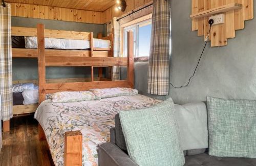 Forres House | Honeysuckle Bale Cabin - Uk49073