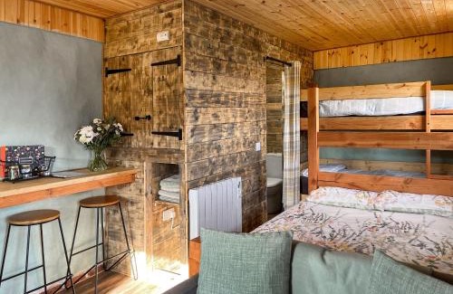 Forres House | Honeysuckle Bale Cabin - Uk49073