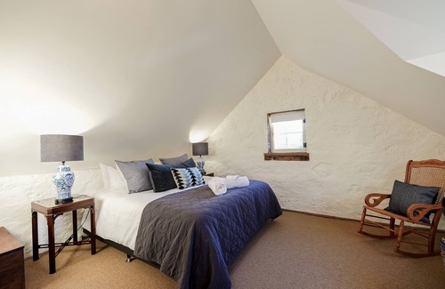 Kyneton Bed & Breakfast | Honeysuckle Barn & Garden