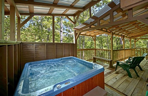 Pigeon Forge Cabin | Honeysuckle Cabin on Acre!~Easy Drive!-5 mins. to Parkway~Pool Table & Hot Tub!