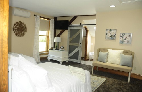 Waynesboro House | Honeysuckle Ridge, Safe & Immaculate