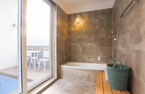 Seo House | Hongcheon Pool Villa Bjork Pension