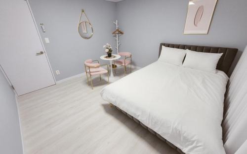 Sangsu-dong Apartment | Hongdae Apartment 3 Bedroom, 2 Bathroom, King Bed
