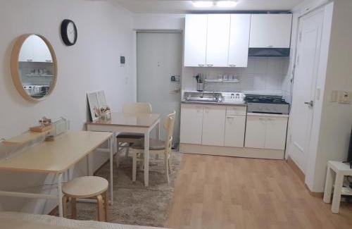Sinchon-dong Apartment | Hongdae House