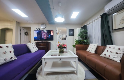 Jungnim-dong Bed & Breakfast | Hongdae Large Detached Villa with Courtyard, Suitable for Parties and Barbecues