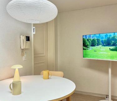 Sinchon-dong Apartment | hongdae private 홍대입구역 도보 10분거리 2룸 3베드 아파트