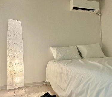 Sinchon-dong Apartment | hongdae private 홍대입구역 도보 10분거리 2룸 3베드 아파트