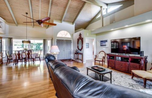 Honomu House | Honomu Home with Screened Lanai and Ocean Views!