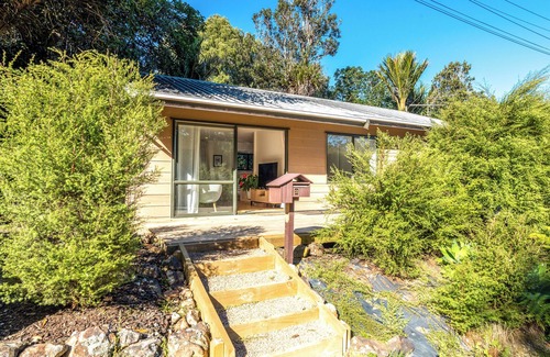 Surfdale House | Honu Cottage - Oneroa Holiday Home