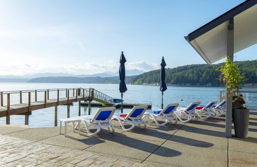 Union House | Hood Canal Resort in Union, WA, Walls of Glass (up to 8 guests)