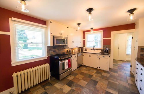 Hood River House | Hood River Bungalow Is Perfect For Your Hood River Retreat
