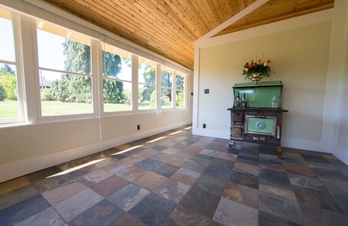 Hood River House | Hood River Bungalow Is Perfect For Your Hood River Retreat