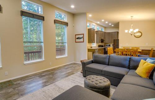 Hoodsport House | Hoodsport Vacation Rental with Private Lake Access!