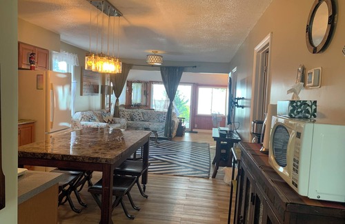 Kingsville Cottage | "Hook, Line,& Sinker"- At the edge of Erie; 7 days stay plus 1 chartering freen