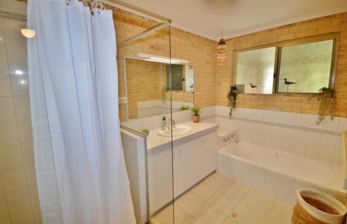Kalbarri House | Hook, Wine and Sinker