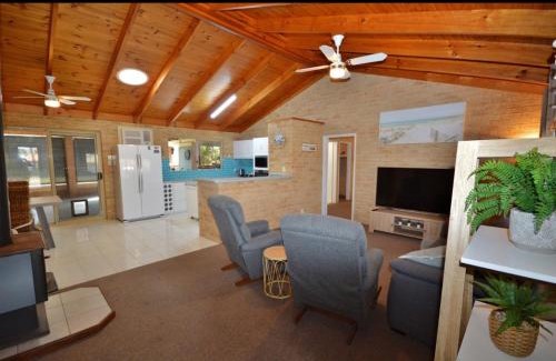 Kalbarri House | Hook, Wine and Sinker